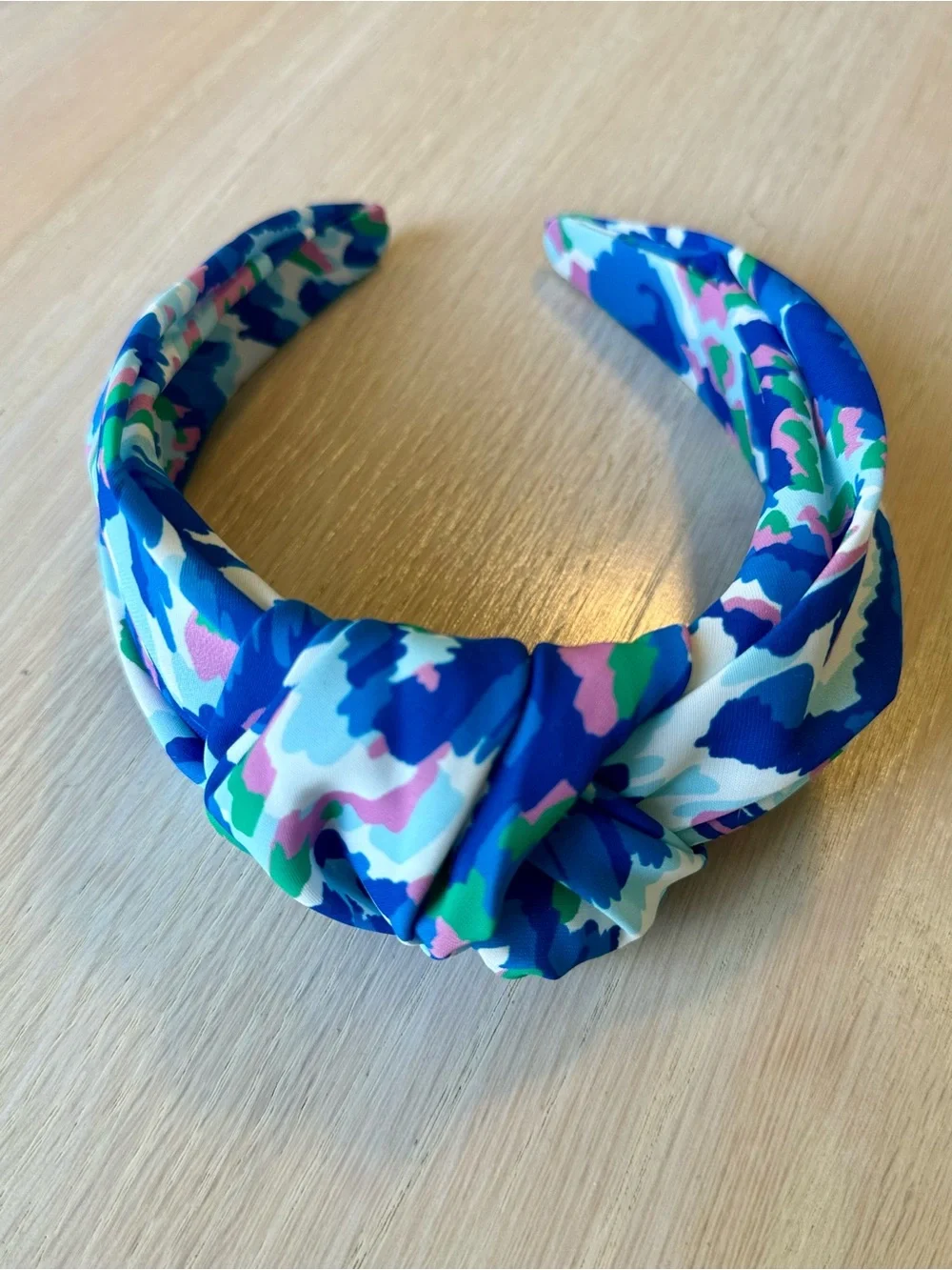 N/A bold knotted